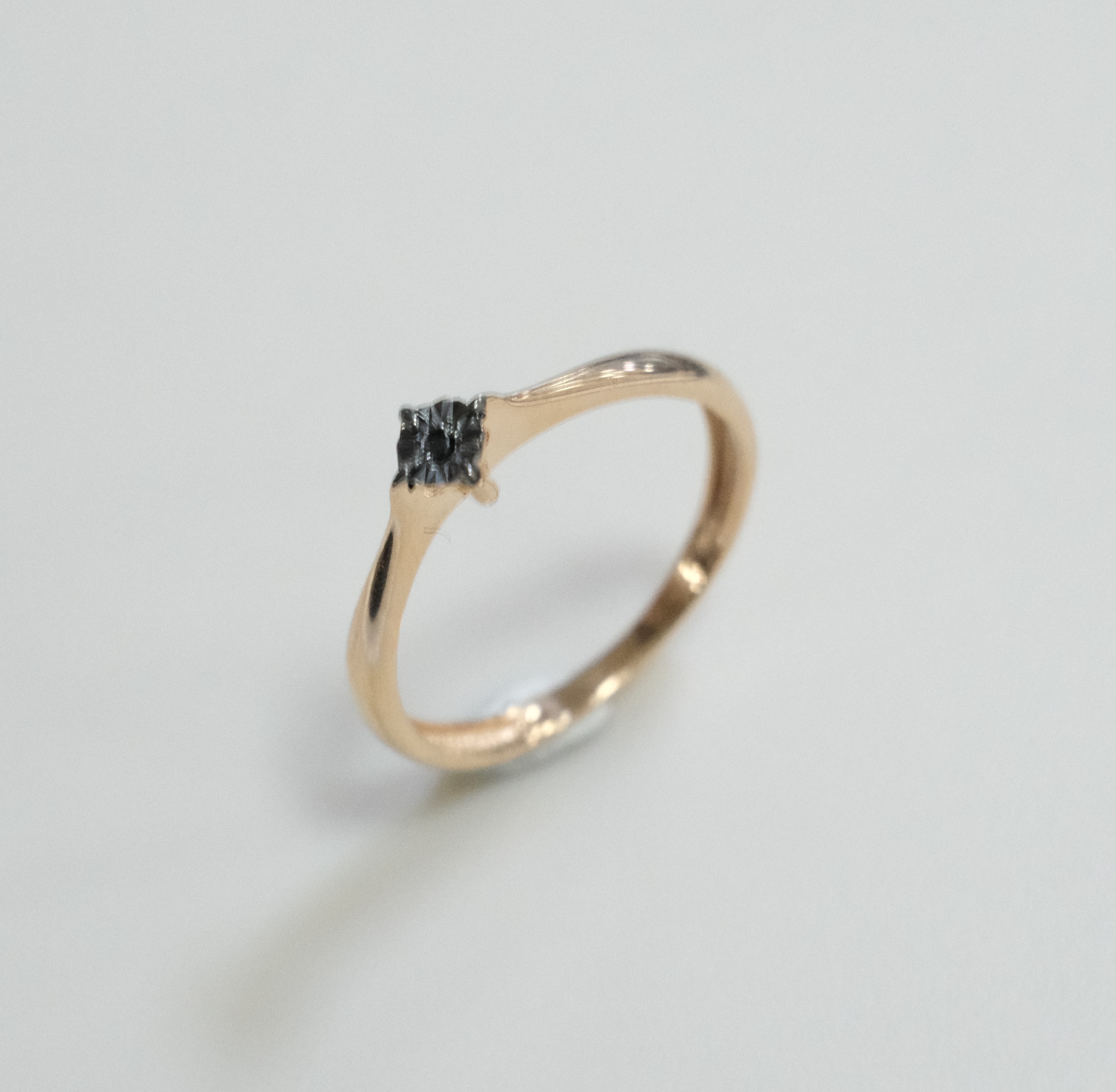 Серебряное кольцо с черным бриллиантом